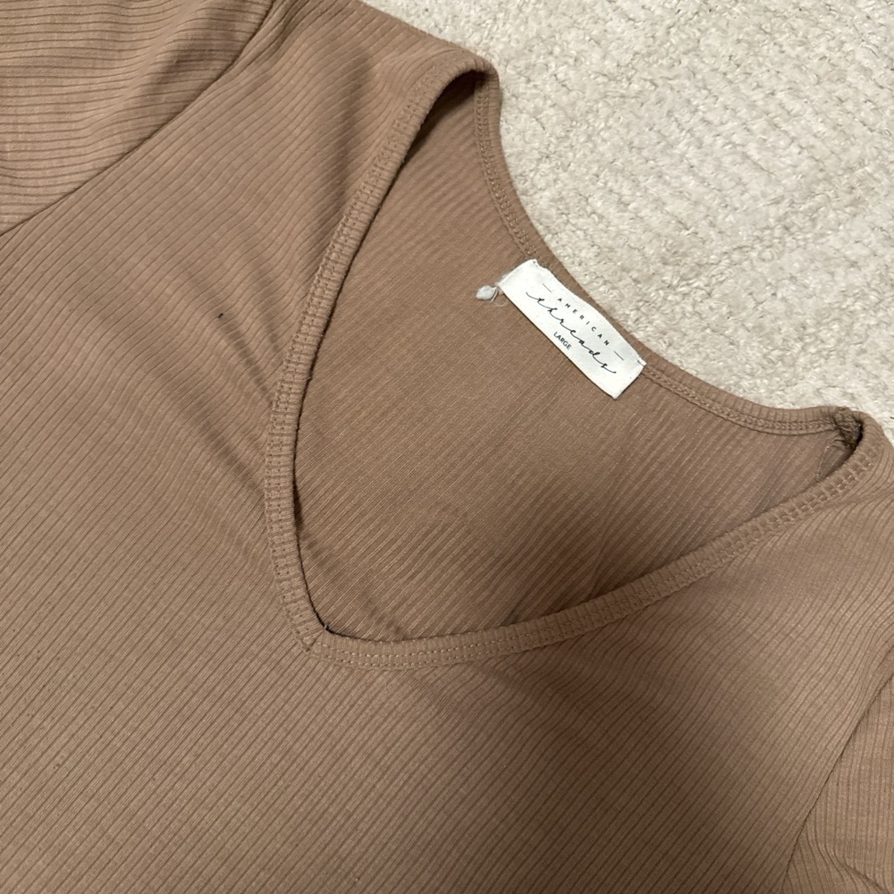 American Threads Brown V-Neck Ribbed Tee - Picture 2 of 2